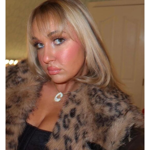 Elegant Iced Bubble Letter Necklace with Cubic Zirconia - Luxury Gift for Her - Picture 3 of 7